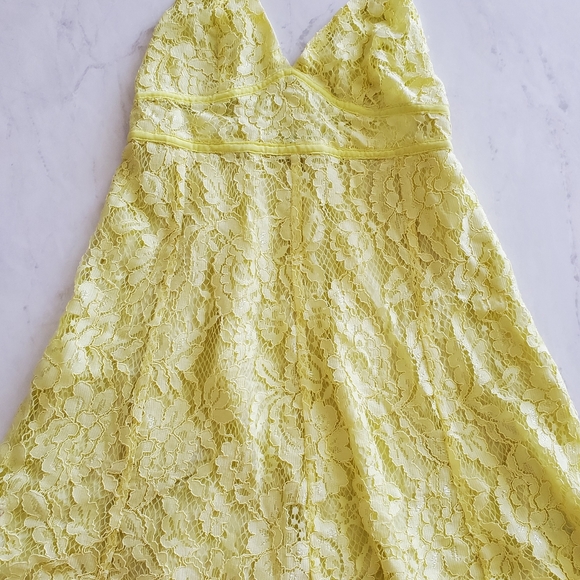 urban outfitters yellow lace dress Urban Outfitters NWT Kimchi Blue Sofia Lace Midi Dress - Size Large